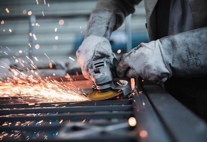 AI商機帶動需求　事業移工114年加班年增1.4小時