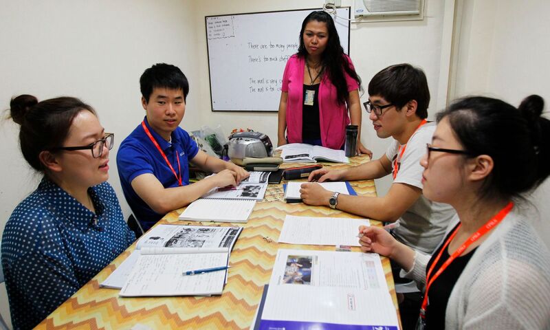 到菲律賓學英語又成為一種流行？不僅學生或上班族，就連退休人士和全家大小都趨之若鶩