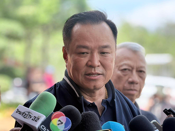 阿努廷要求鐵路局長自省責任　強調呵叻四球縣事故勿政治化