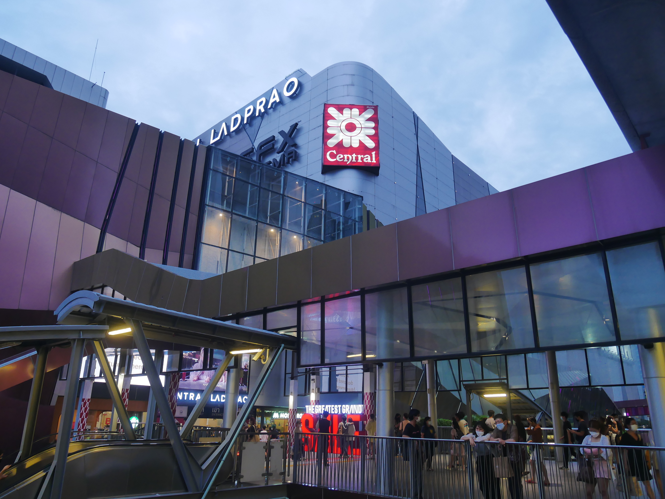 鐵路局拍板中央拉拋 30 年新合約　要求再投資 45 億升級設施