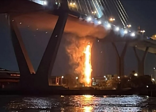 高空作業受阻　橋墩下排水管起火搶救受限