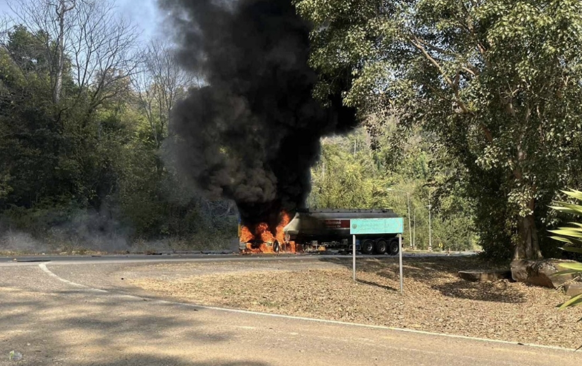 油罐車火警封路　304 公路交通中斷
