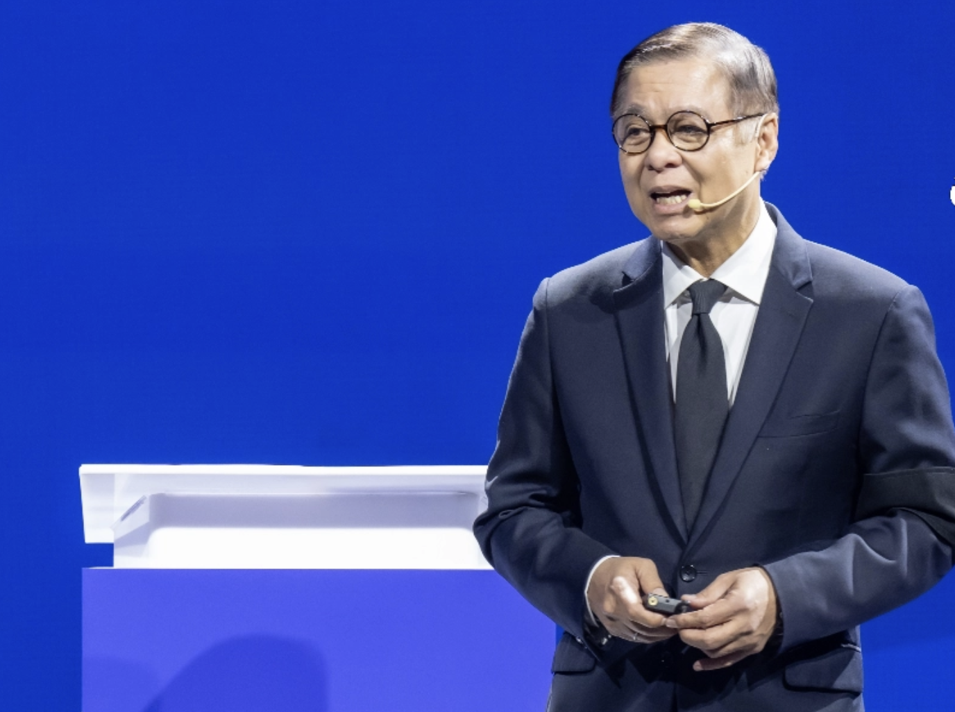 希哈薩提經濟外交　籲駐外使節主動拓市