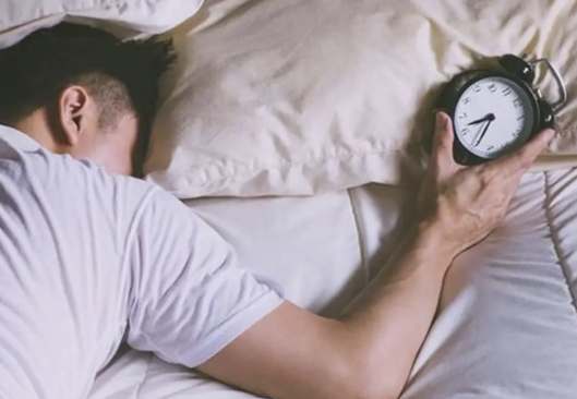 總是醒來還想睡　當心睡眠節律失調