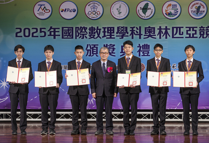 2025年國際奧賽共摘23金 教長勉AI世代勇於懷疑辯證
