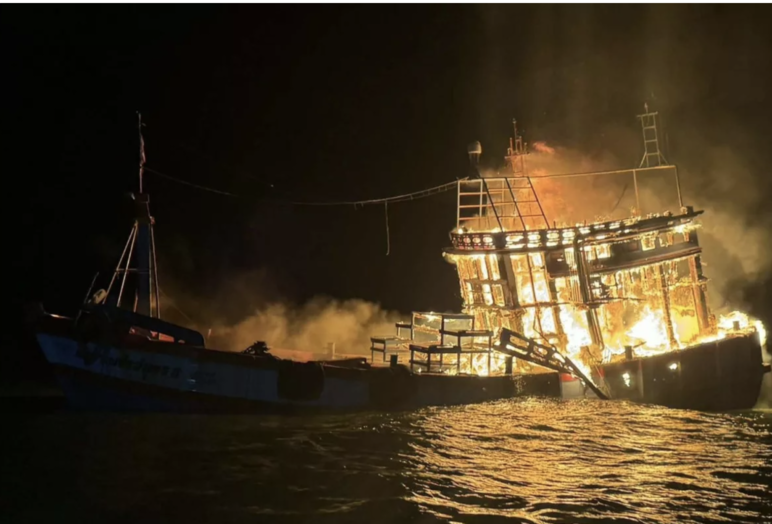 疑涉燃油走私　洛坤府外海船隻失火沉沒