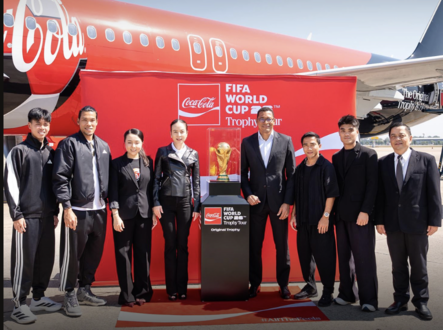 世足獎盃抵達泰國　球迷一日限定近距離觀賞