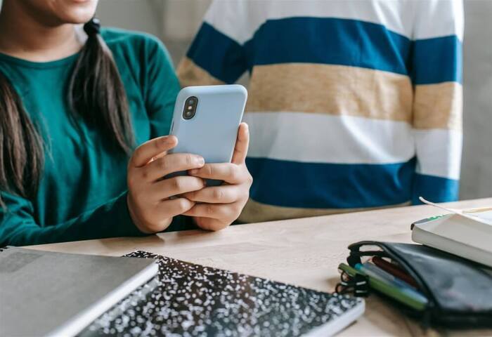 保護兒童數位健康　芬蘭建議13歲以下勿用智慧手機