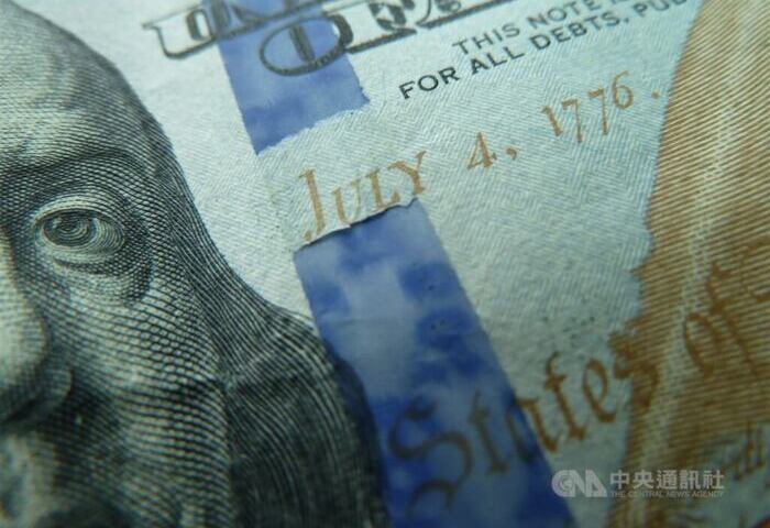 美元跌至4年低谷　華爾街預期未觸底但不至於自由落體式崩跌