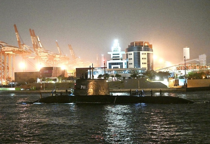 台船：海鯤艦完成首次淺水潛航測試　歷史性時刻【影】