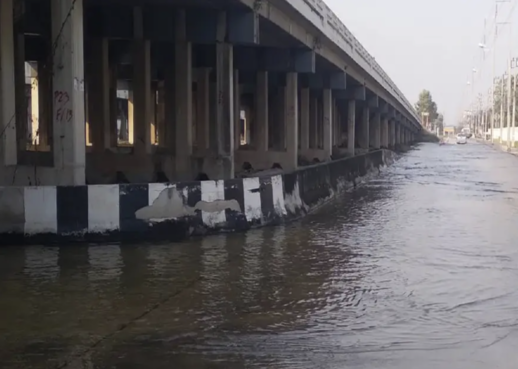 海水倒灌影響交通　拉瑪二世路單線積水