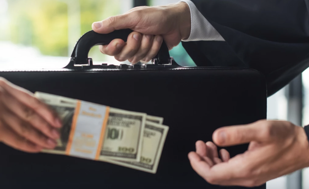 傳十億灰資金介選　前總理動向受關注