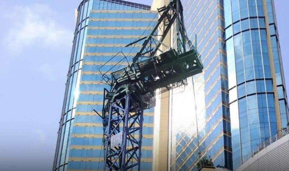 阿索克購物中心旁塔吊斷裂　2名工人受傷送醫