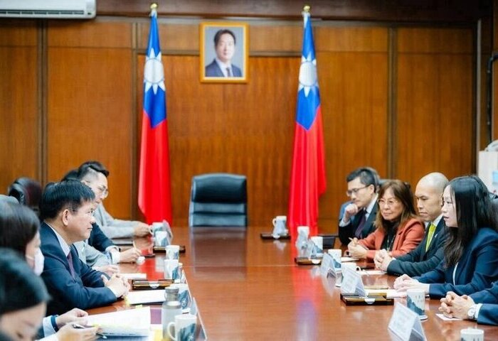 接見歐總回國團　林佳龍勉連結台歐提升台灣影響力