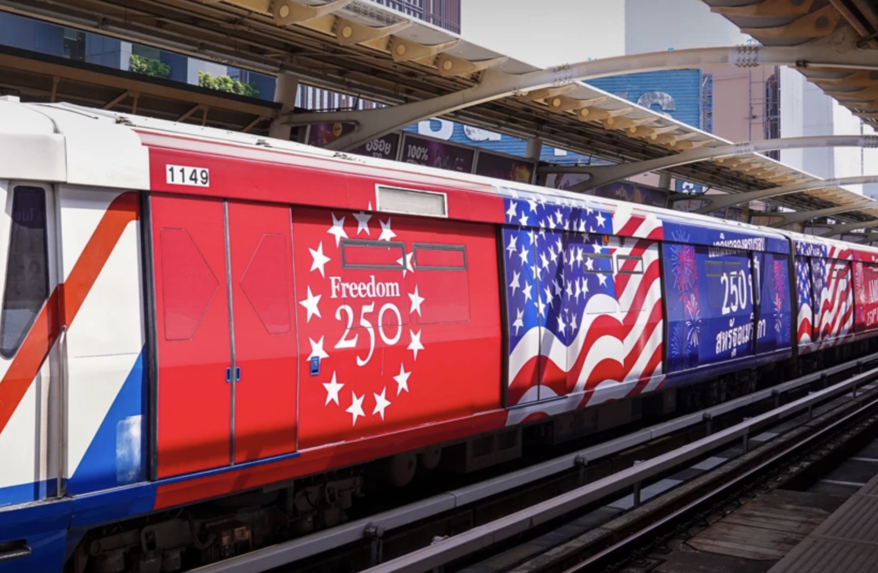 美國獨立250週年紀念列車上路　曼谷BTS素坤逸線限期行駛