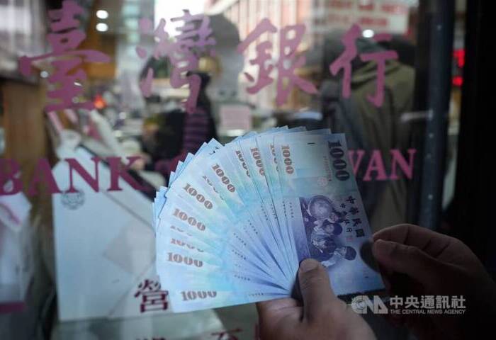農曆年前銀行大排長龍　CNN介紹台灣換新鈔紅包文化