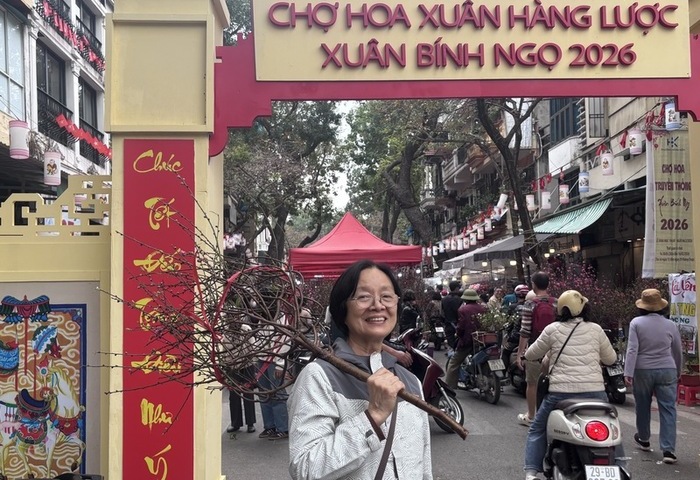 越南春節傳統必備鮮花盆栽　河內民眾搶購添年味