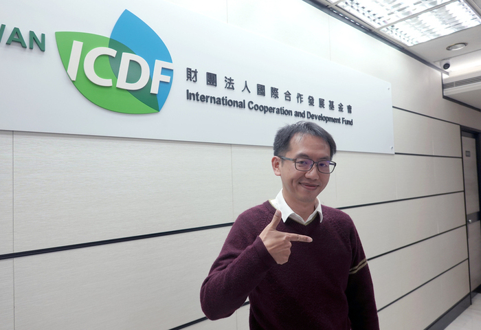 帶農民討債、熱血程式碼　外交替代役成援外前哨站