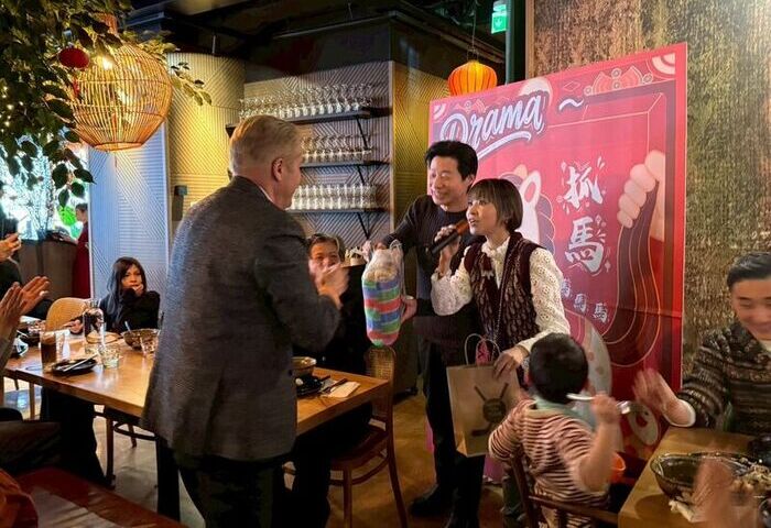 林昶佐帶萬華喜氣到芬蘭　僑界春節聚餐一秒回台灣