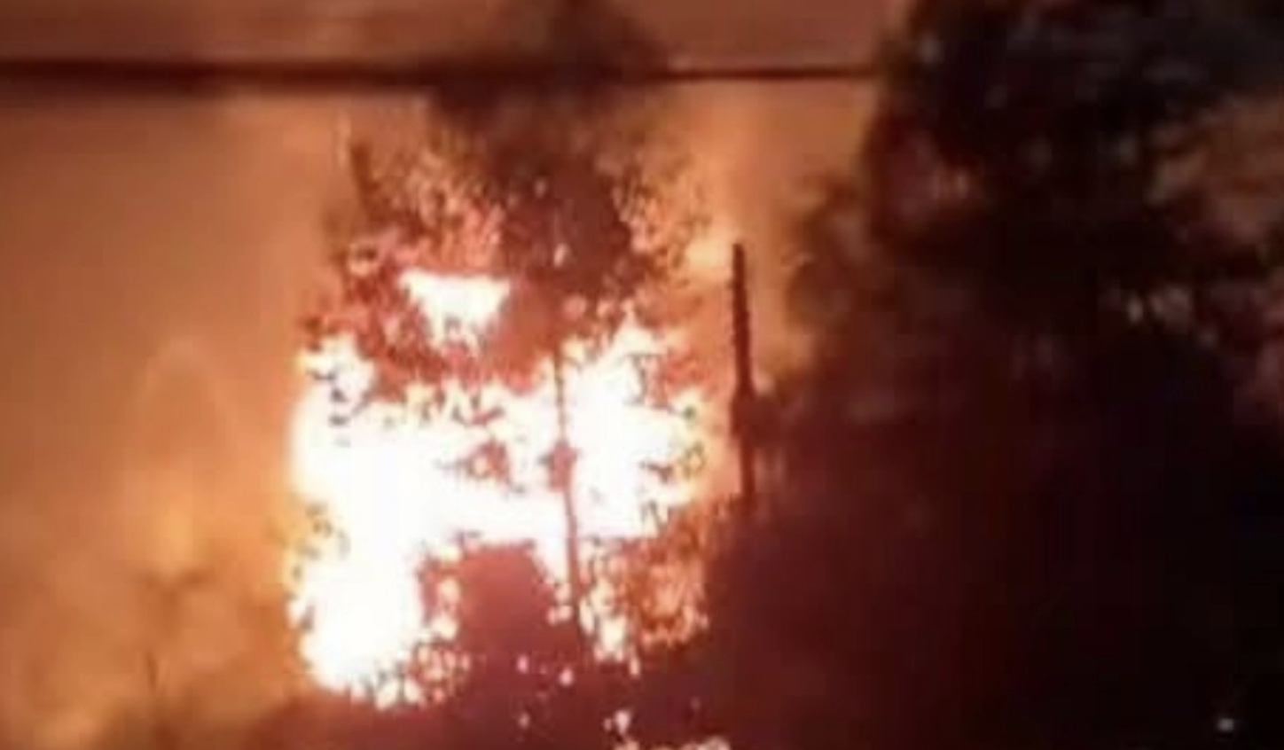 素林府邊防警察武器庫爆炸　火勢猛烈持續傳爆響