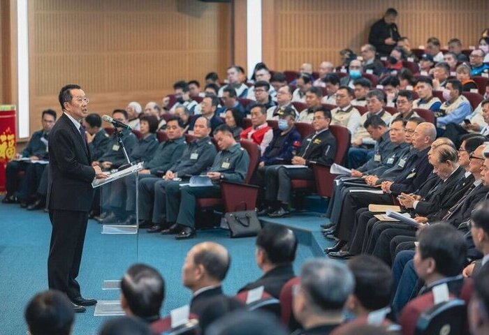 顧立雄偕嚴德發與退伍軍人座談　籲支持國防特別預算