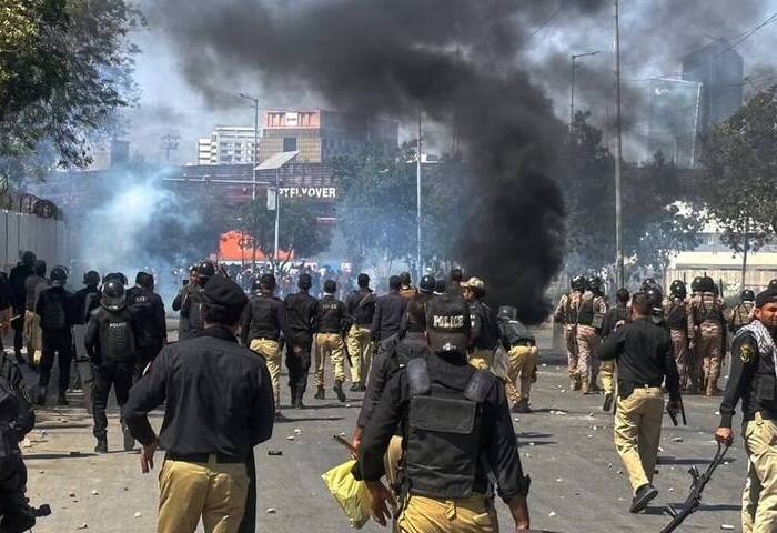 伊朗最高領袖喪命　巴基斯坦示威民眾硬闖美國領事館釀8死20傷
