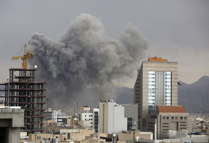 川普指空襲伊朗旨在阻止擁核　法源依據與爭議一次看