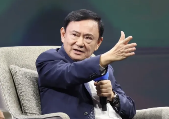 潘通泰偕妻探視塔克辛　律師：假釋案3月送審