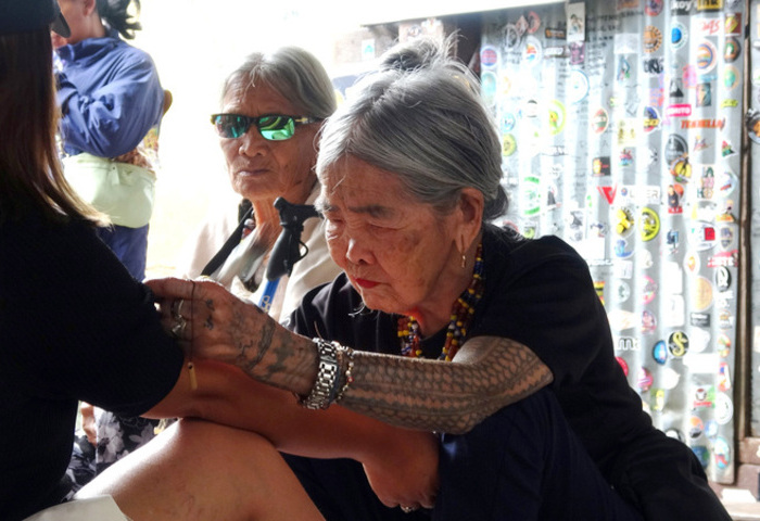 【專訪】菲律賓北部山村　109歲拍刺師守護原住民紋身文化