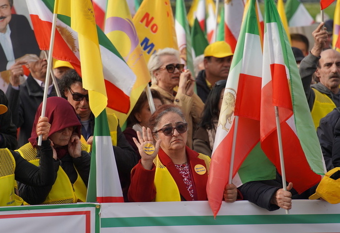 支持流亡王儲或轉向民主共和　伊朗在法僑民意見分歧