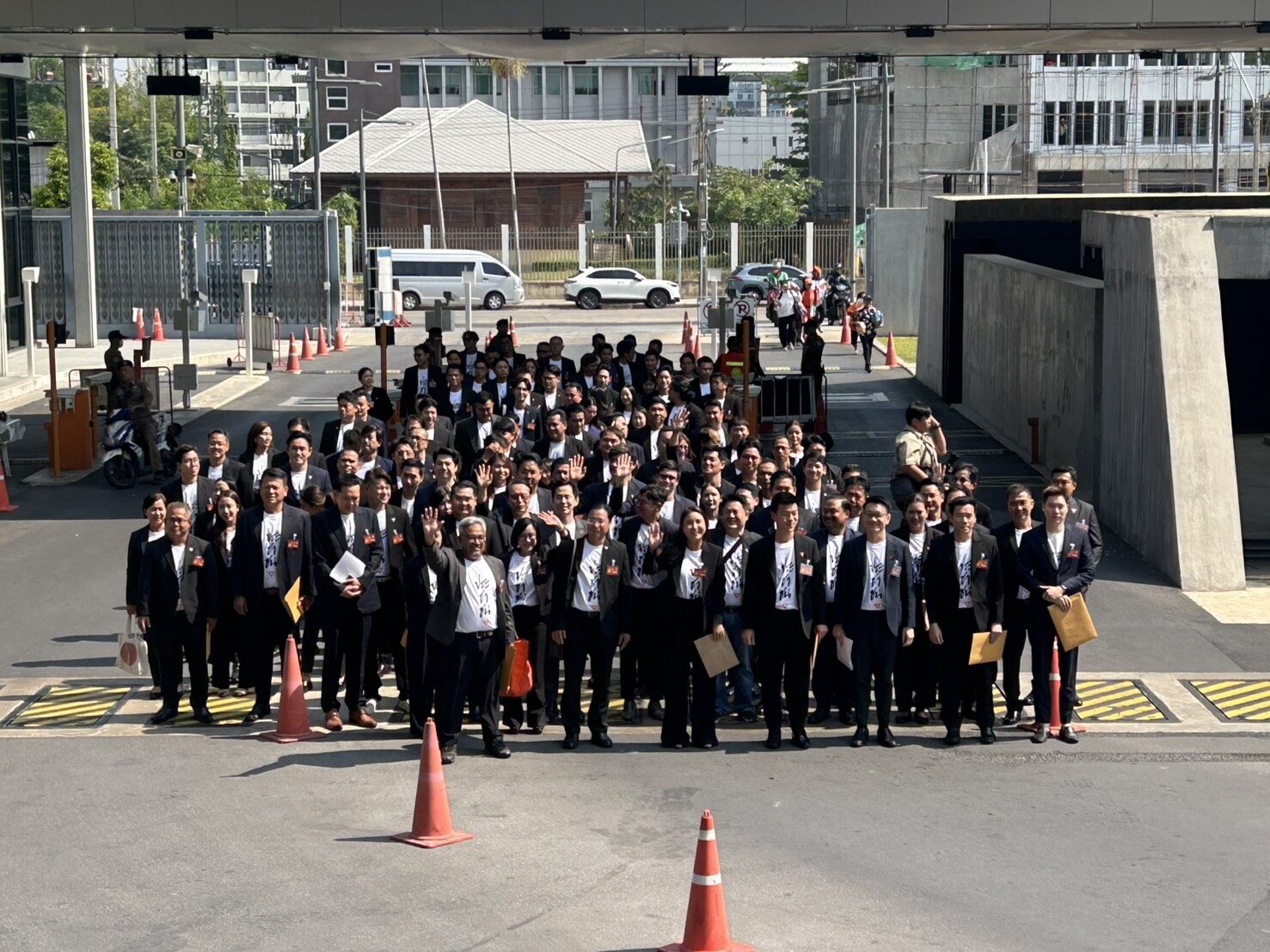 人民黨議員報到　119人集體進國會