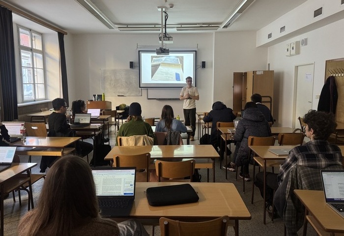 台灣議題走進捷克高等教育　從宗廟文化談到數位民主