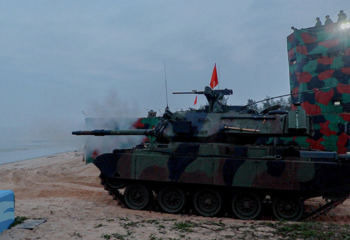 金門拂曉太武操演　火砲實彈射擊模擬敵登陸作戰