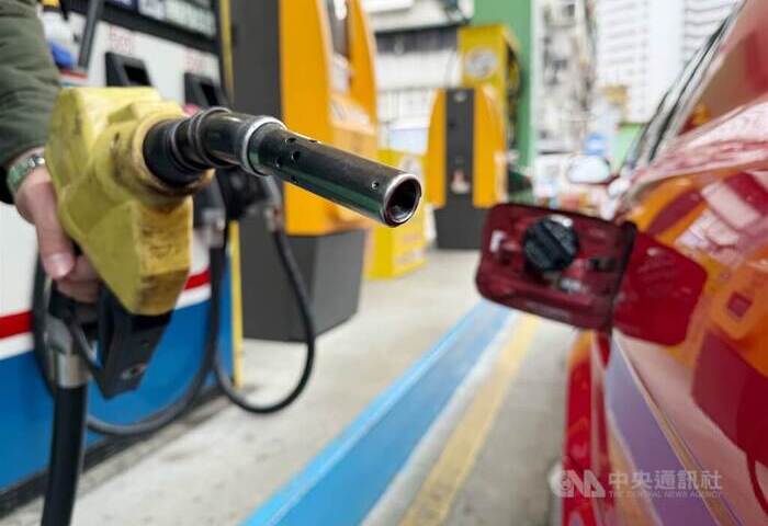 經濟部：中油油價兩週吸收33億　桶裝瓦斯來源未經荷莫茲海峽
