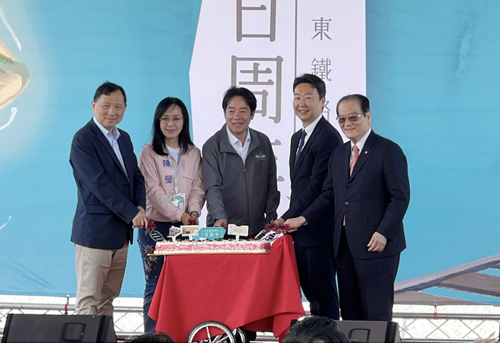 見證台鐵通車百年　總統盼軟體創新科技產業進花東