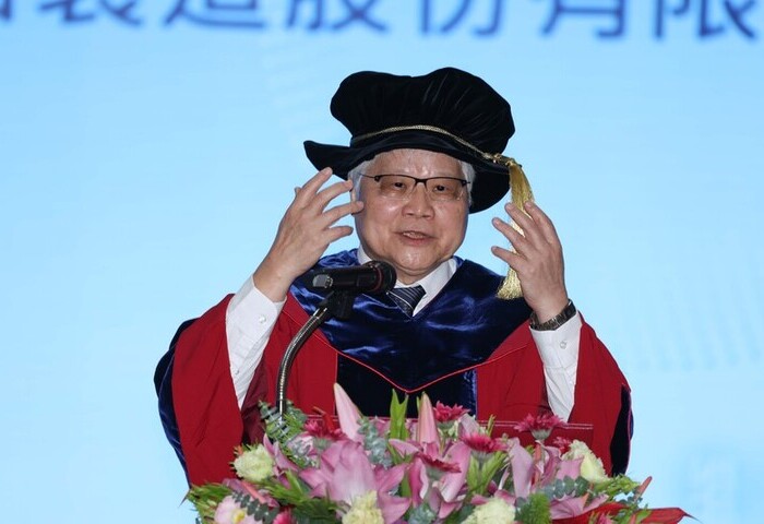 魏哲家獲亞大名譽博士感謝張忠謀提拔　直言中國機器人「沒用」