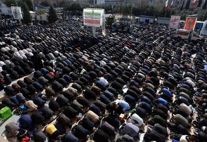 空襲威脅下　伊朗民眾進行開齋節禱告