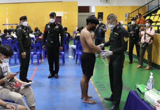 泰國徵兵4月啟動　紅黑籤決定入伍命運