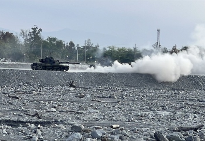國軍正義操演太麻里實彈射擊　榴砲迫砲震撼驗證火力