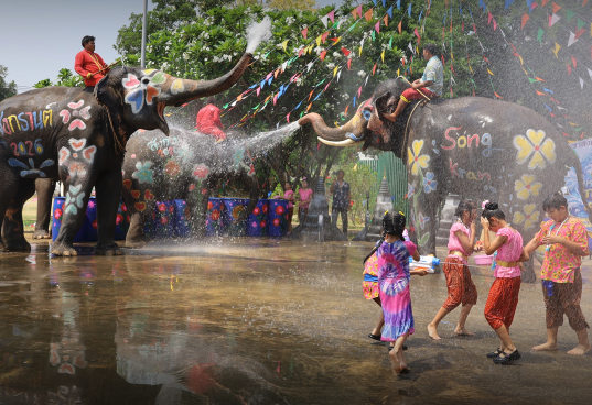 大城府潑水節盛大登場  花車大象共襄文化盛會