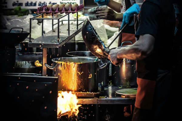 油價跳漲6銖重擊　泰餐飲業成本大增