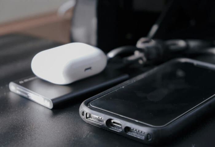 國際民航組織新規上路　機上禁為行動電源充電、每人限帶2個