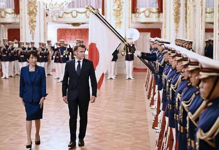 日法領袖會談逢花季　高市與馬克宏開會前先賞櫻