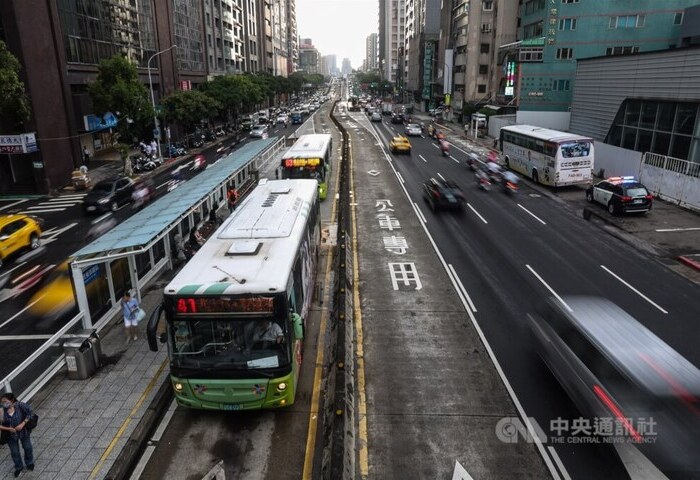鄭麗君：公共運輸不漲價　航空國內線票價暫緩調整