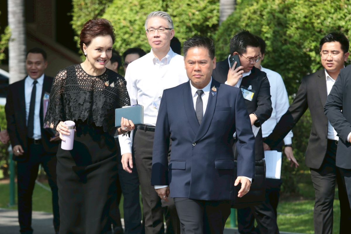 內閣討論塑膠管理　總理進府會商