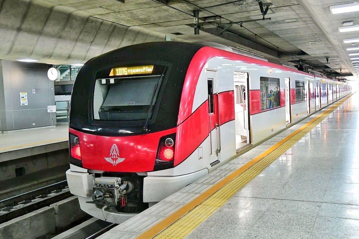 女駕駛突異常　紅線列車緊急調查