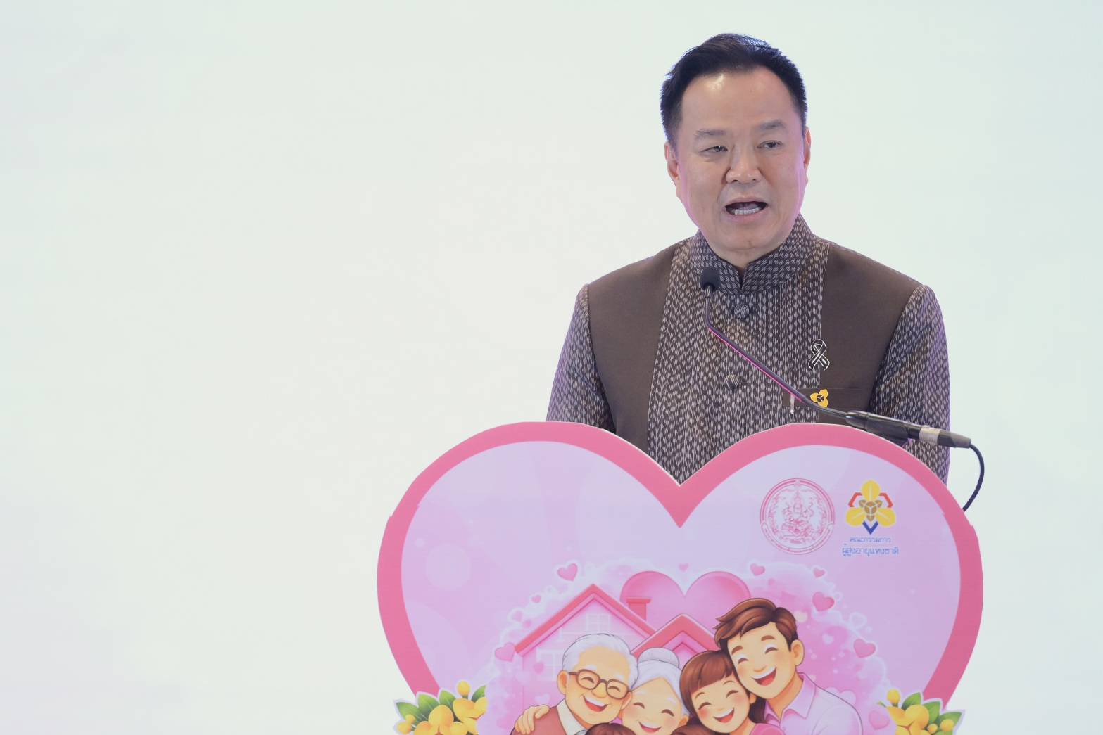 阿努廷倡家庭價值　強調長者角色