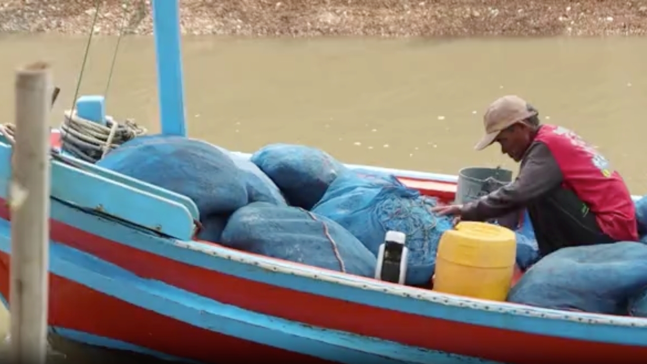 柴油飆破50泰銖　象島漁民減少出海