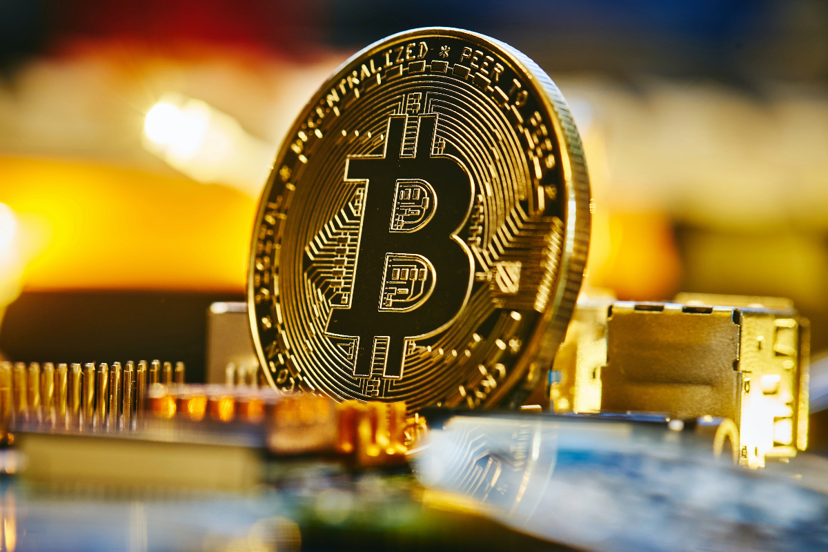 比特幣漲近1%　站上71700美元