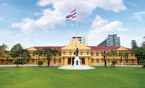 普拉瑟特上任教育部　拚減負擔降不平等